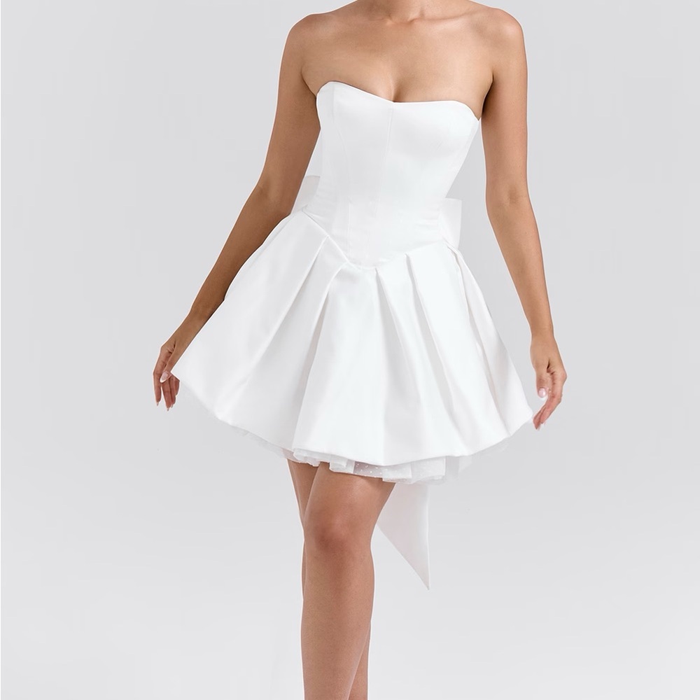 House of CB “Noele” | White Strapless Mini Dress